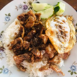 หมูหมักผัดกระเทียมพริกไทยดำ