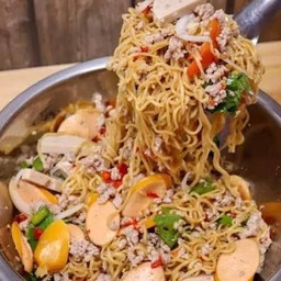 ยำมาม่า+หมูสับ+หมูยอ