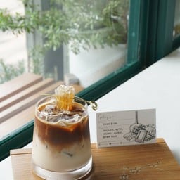 HONEY OAT LATTE