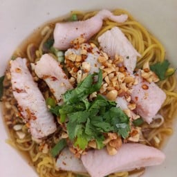 เส้นเล็กลูกชิ้นปลาต้มยำ