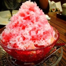 น้ำแข็งใส (น้ำแดงเฮลบลูบอย) +นมข้น