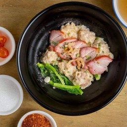 เกี๊ยวน้ำใสหมูแดง