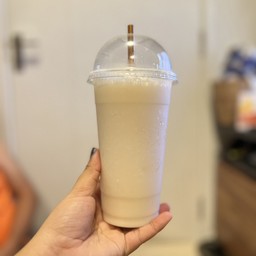 น้ำมะพร้าวปั่น  ซอยเสรีไทย 23