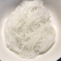 วุ้นเส้นลวก