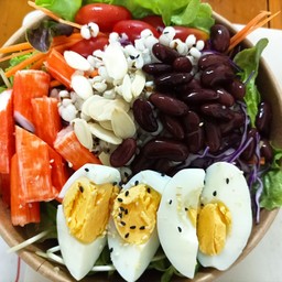 สลัดผัก+ธัญพืช +ปูอัด+ไข่ต้ม