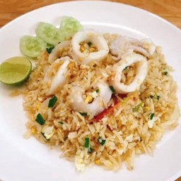 ข้าวผัดปลาหมึก