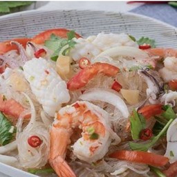 ยำวุ้นเส้นกุ้งสด Fresh prawns and glass noodles spicy salad