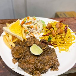 ริบอายพริกไทยดำ + สปาเก็ตตี้ผัดพริกแห้งไส้กรอกไก่