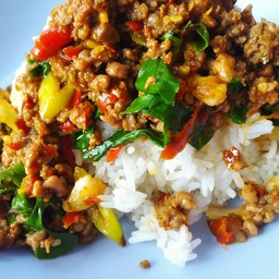 กระเพราหมูสับ