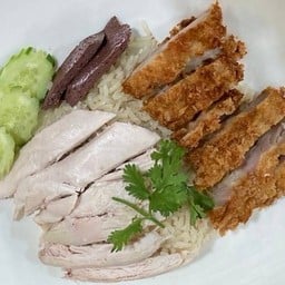 ข้าวมันไก่ผสม(ไก่ต้ม+ไก่ทอด)-พิเศษ