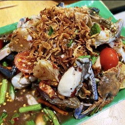 ยำปูม้าสดหรือสุก Fresh blue crab poached blue crab spicy salad