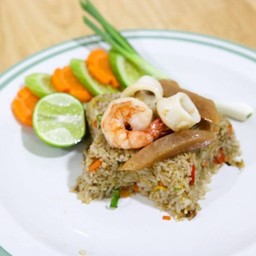 ข้าวผัดมะนาวพริกสด ทะเล (กุ้ง ปลาหมึกสด ปลาหมึกกรอบ)