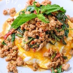 ข้าวไข่ข้นกระเพราหมูสับ