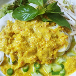 ขนมจีนราดน้ำยาปู