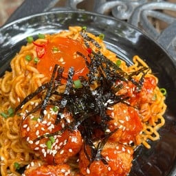 มาม่าเกาหลี ไข่ดอง&ไก่กรอบซอสเกาหลีสไปซี่