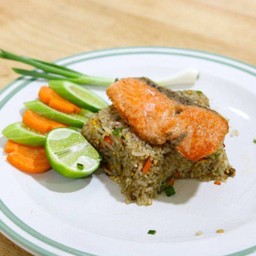 ข้าวผัดมะนาวพริกสด แซลมอน