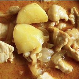 แกงกะหรี่ไก่ Thai yellow curry with chicken