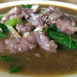 ก๊วยเตี๋ยวราดหน้าเนื้อนุ่ม