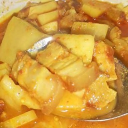 แกงส้มหมูกับยอดมะพร้าว