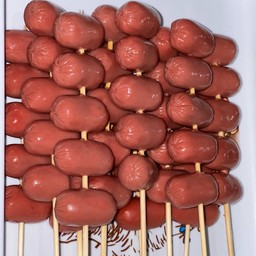 ลูกชิ้นปิ้ง น้ำจิ้มอร่อย แม่ค้าใจดี