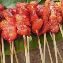 ผัดไทยกุ้งสด อาหารจานเดียว