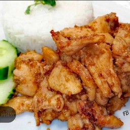 เนื้อไก่กระเทียมราดข้าว