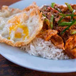 พริกแกงไก่ราดข้าว