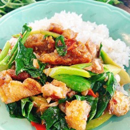 คะน้าหมูกรอบ( เป็นกับข้าว)