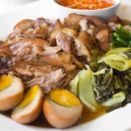 ขาหมูเปล่าใส่ไข่