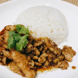ข้าวหมูผัดกระเทียม