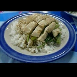 ไก่แป๊ะซ๊ะราดข้าว (พร้อมน้ำซุป)