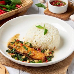 ข้าวกะเพราแซลมอน