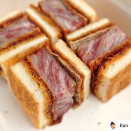 แซนวิชเนื้อวากิว อาคิตะ A5 ชาโตบริยอง 100 กรัม