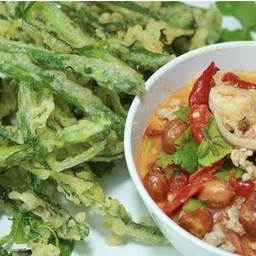 ยำผักบุ้งกุ้งสด Fresh prawns and morning glory spicy salad