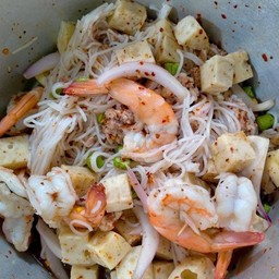 ยำขนมจีนหมูยอกุ้งสุก