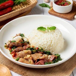 ข้าวกะเพราแฮม+เบคอน