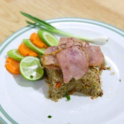 ข้าวผัดมะนาวพริกสด แฮมและเบคอน