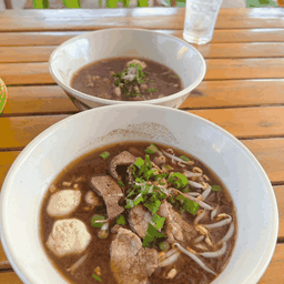 ร้านก๋วยเตี๋ยวเรือนาไก่