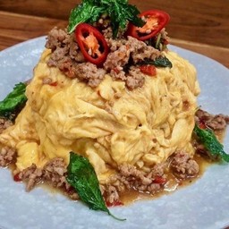 ข้าวกระเพราหมูสับไข่ข้น