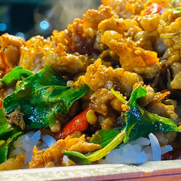 กระเพราหมูชิ้น