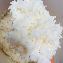 ข้าวสวย (ที่ร้านใช้ข้าวหอมมะลิ)