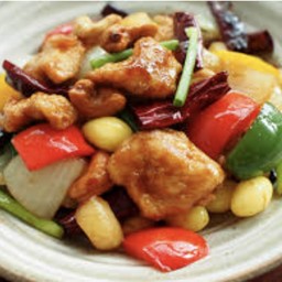 ไก่ผัดเม็ดมะม่วงหิมพานต์ Stir fried chicken with cashew nuts