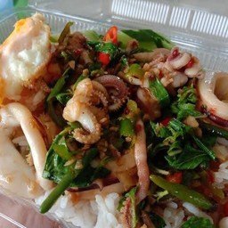 กระเพรารวม ไข่ดาว