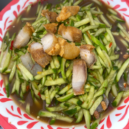 ตำเเตง(ใส่หมูกรอบตามภาพเพิ่มในเมนู)