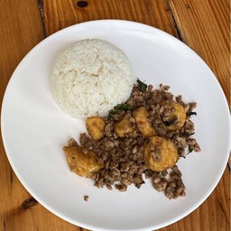 ข้าวกะเพราเต้าหู้หมูสับ