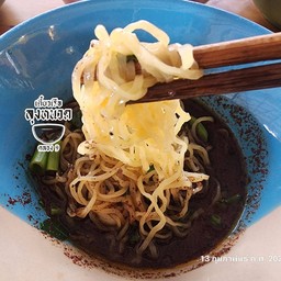 เส้นบะหมี่หมู