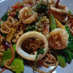 มาม่าผัดขี้เมาทะเล