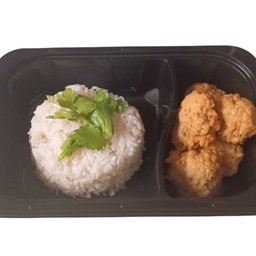 ข้าวสวยกับทอดมันหมู 5 ชิ้น