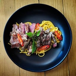 สปาเกตตีขี้เมาหมูสเต็ก