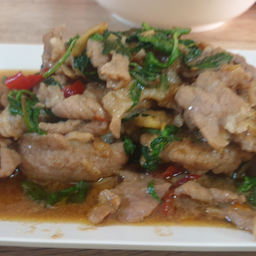 โหระพาผัดหมูชิ้น
